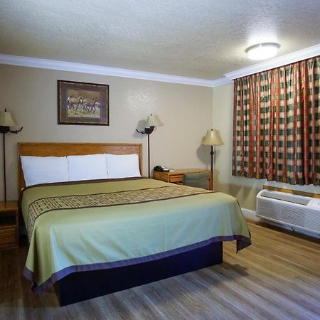 Charm Motel & Suites Burney Zewnętrze zdjęcie