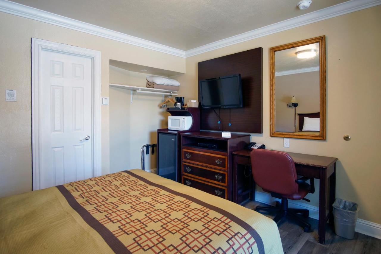 Charm Motel & Suites Burney Zewnętrze zdjęcie