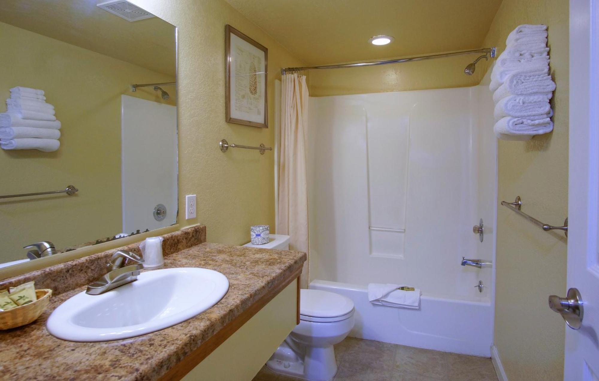 Charm Motel & Suites Burney Zewnętrze zdjęcie