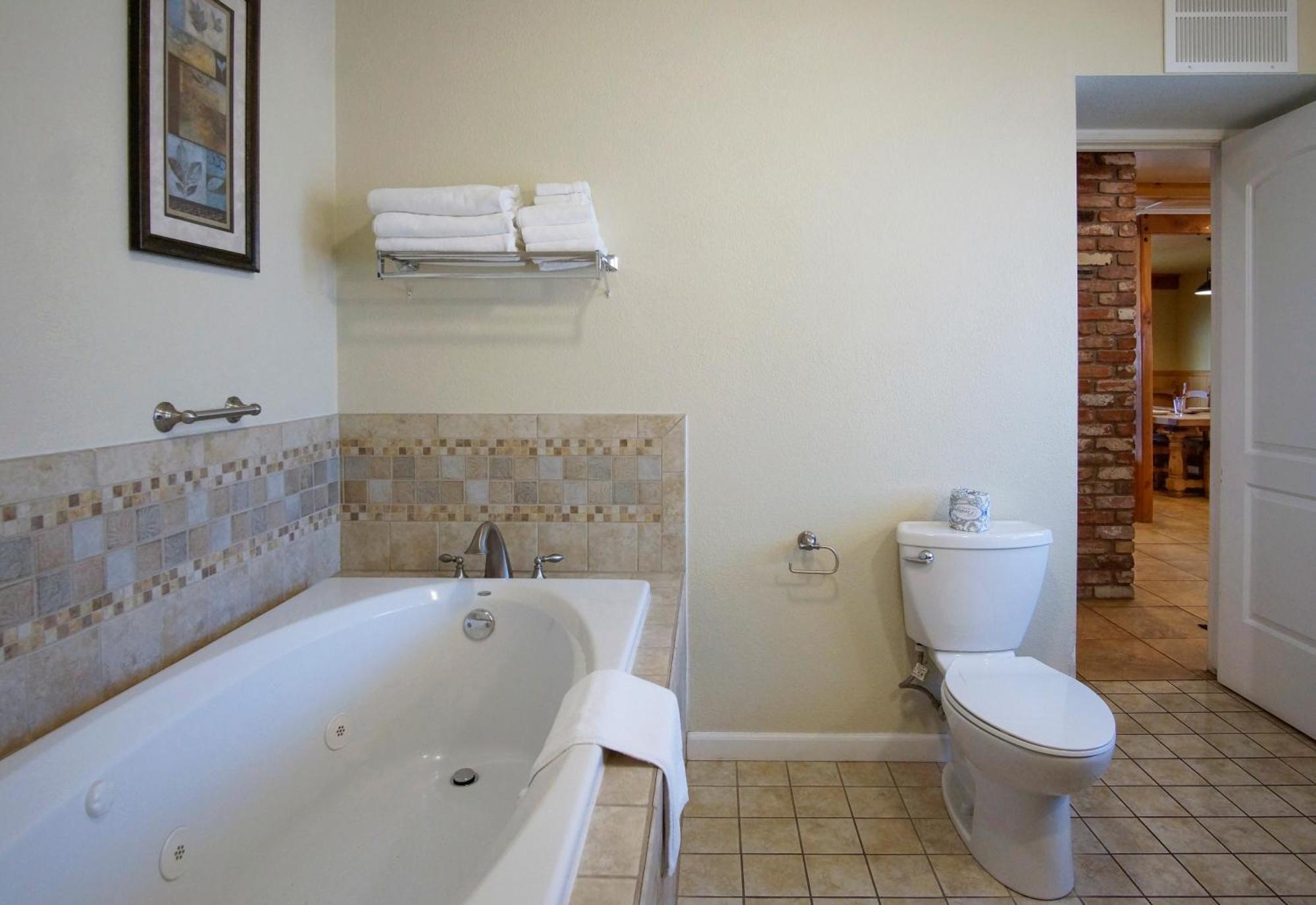 Charm Motel & Suites Burney Zewnętrze zdjęcie