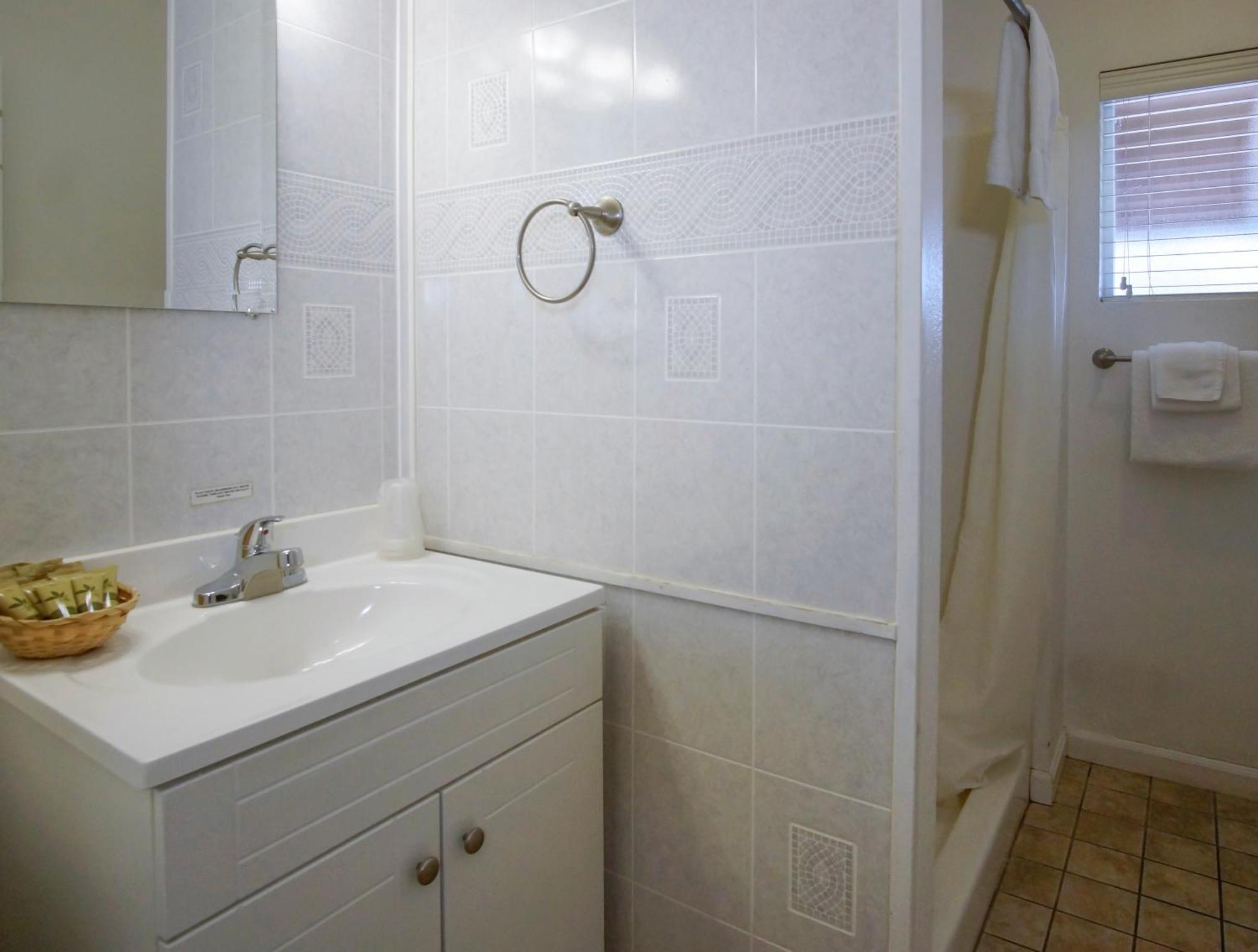 Charm Motel & Suites Burney Zewnętrze zdjęcie