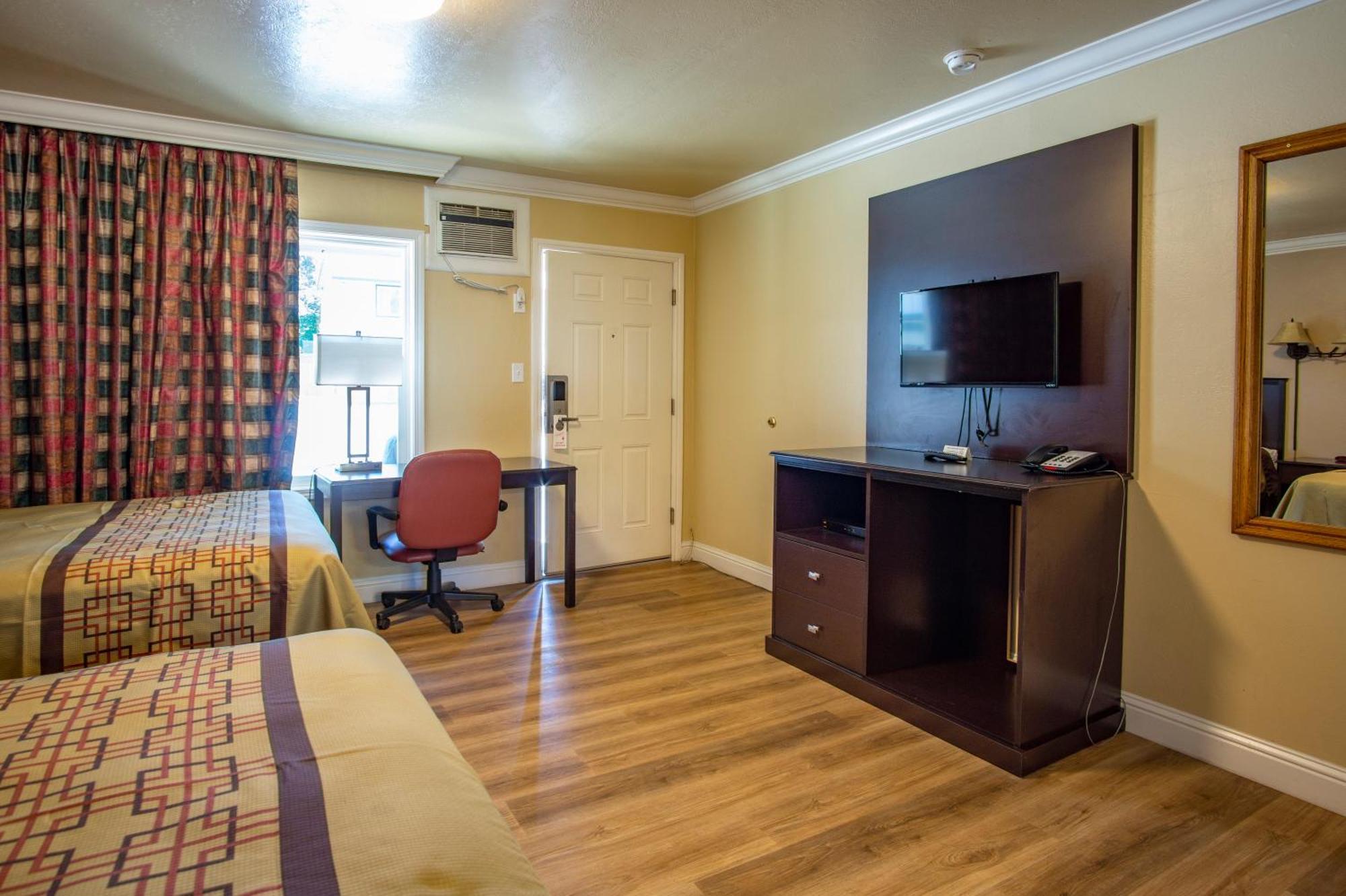 Charm Motel & Suites Burney Zewnętrze zdjęcie