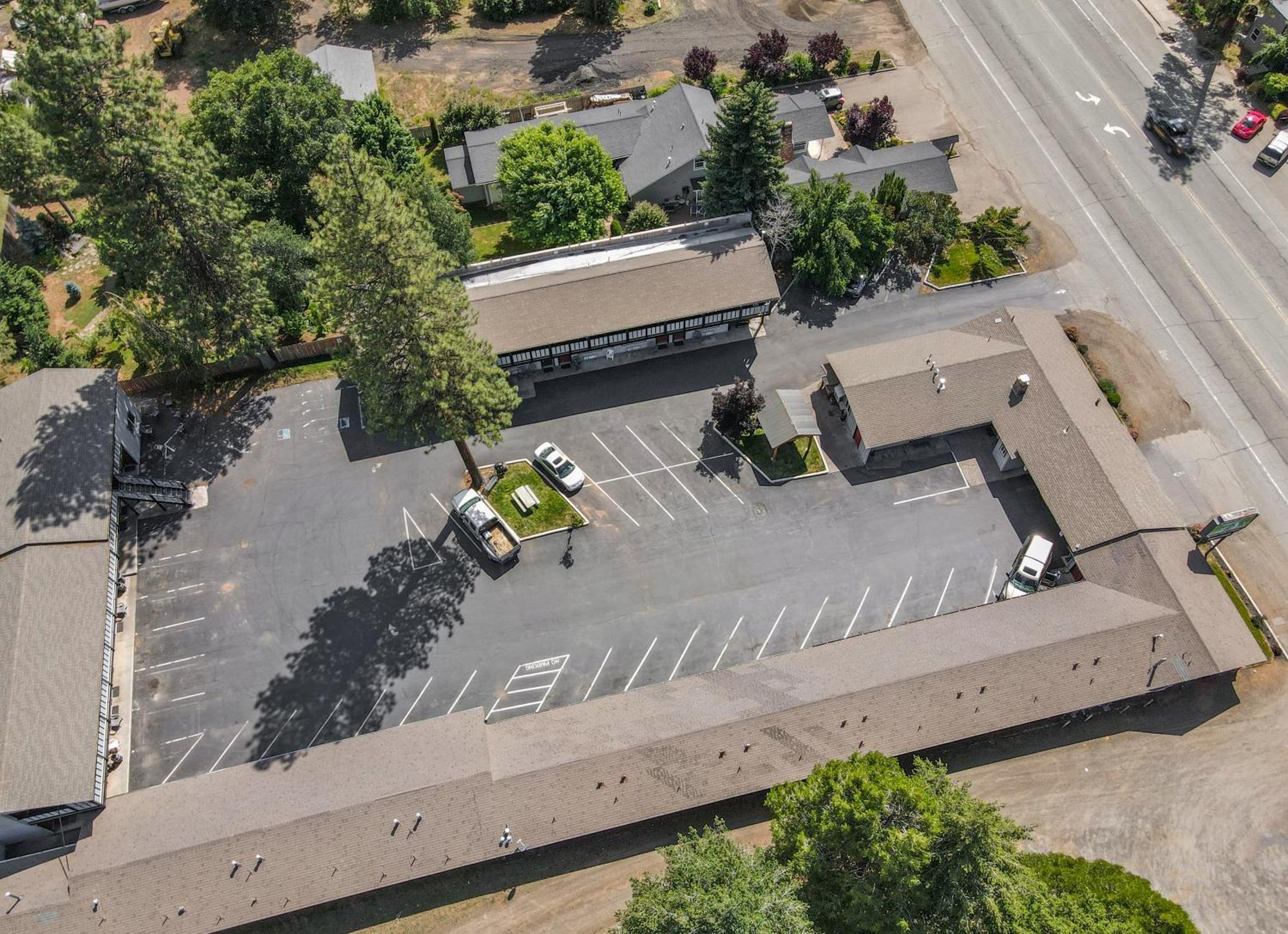 Charm Motel & Suites Burney Zewnętrze zdjęcie