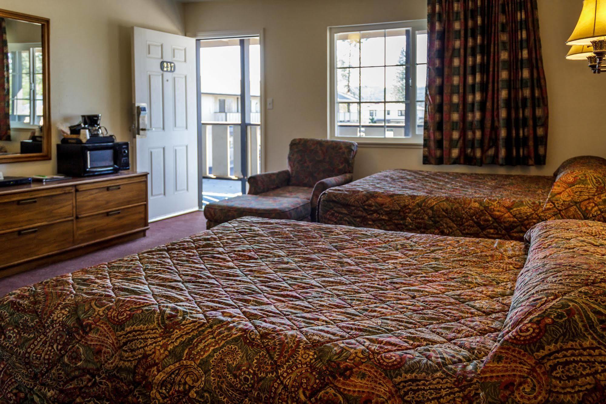 Charm Motel & Suites Burney Zewnętrze zdjęcie