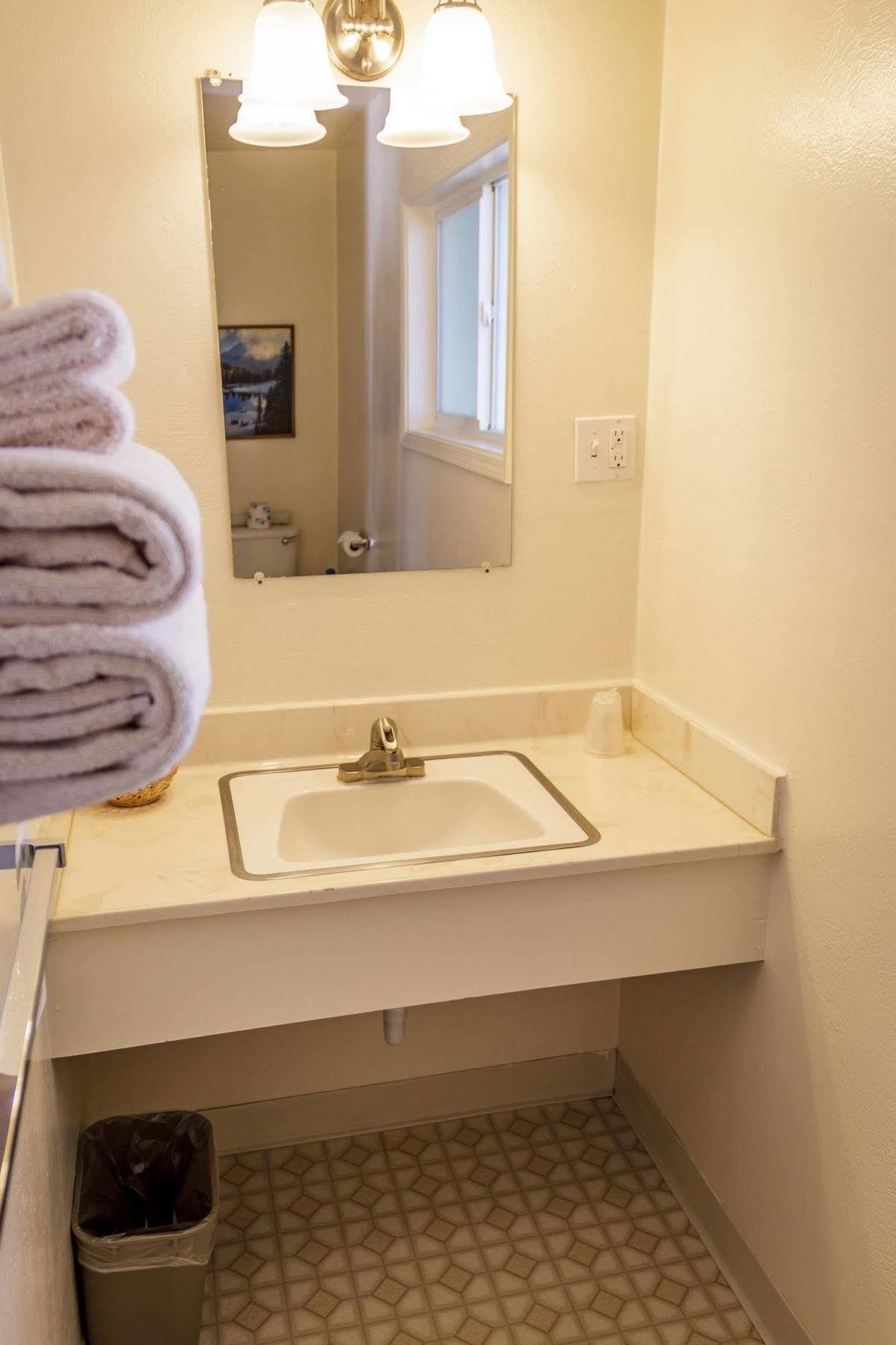 Charm Motel & Suites Burney Zewnętrze zdjęcie