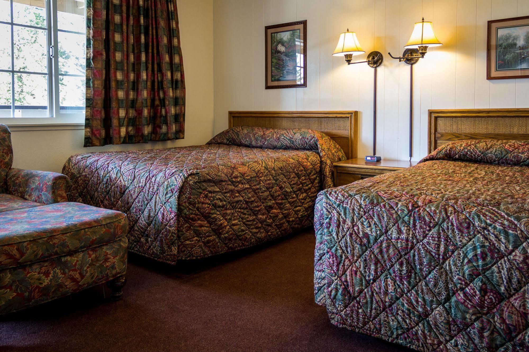 Charm Motel & Suites Burney Zewnętrze zdjęcie