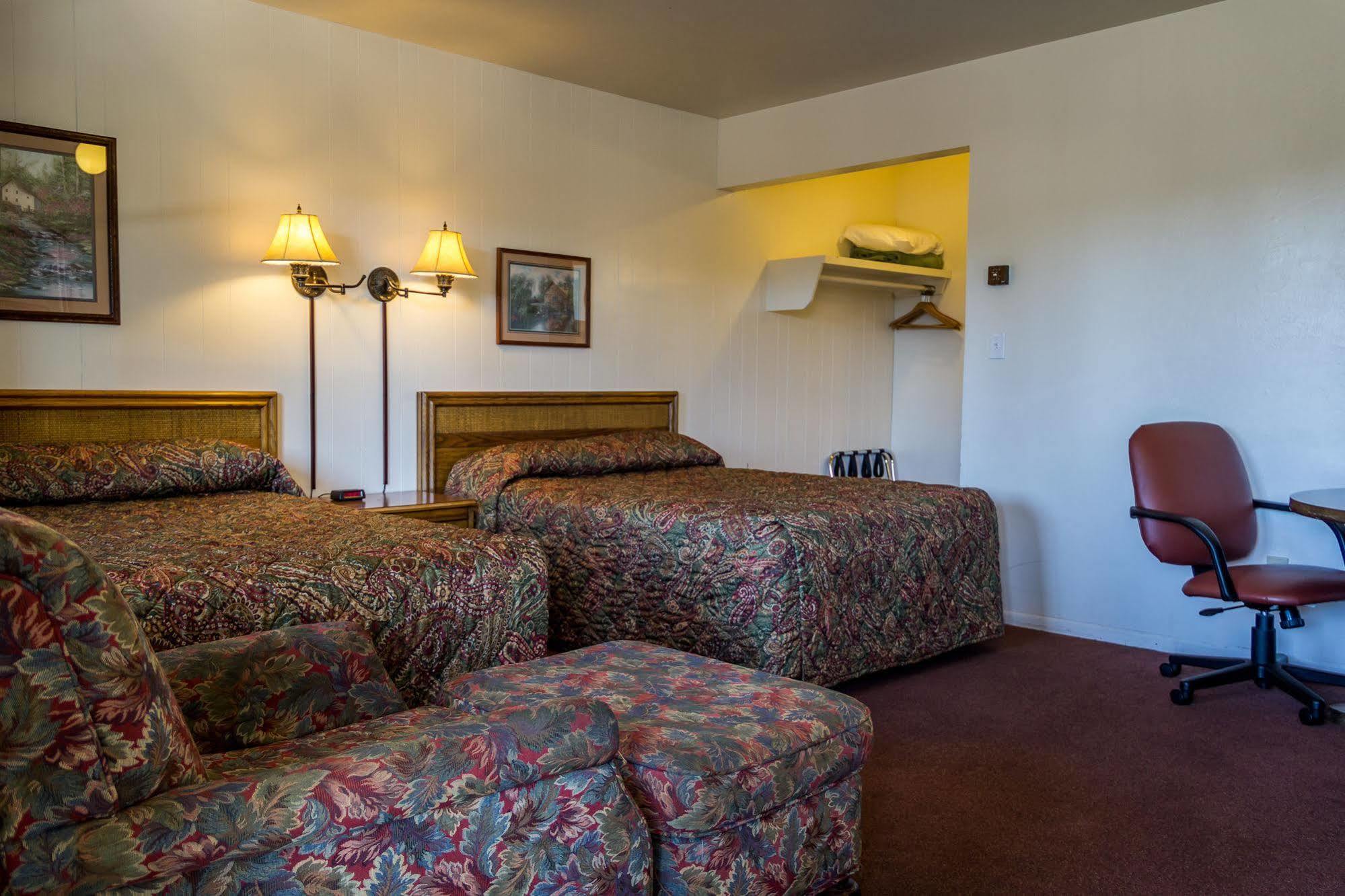Charm Motel & Suites Burney Zewnętrze zdjęcie