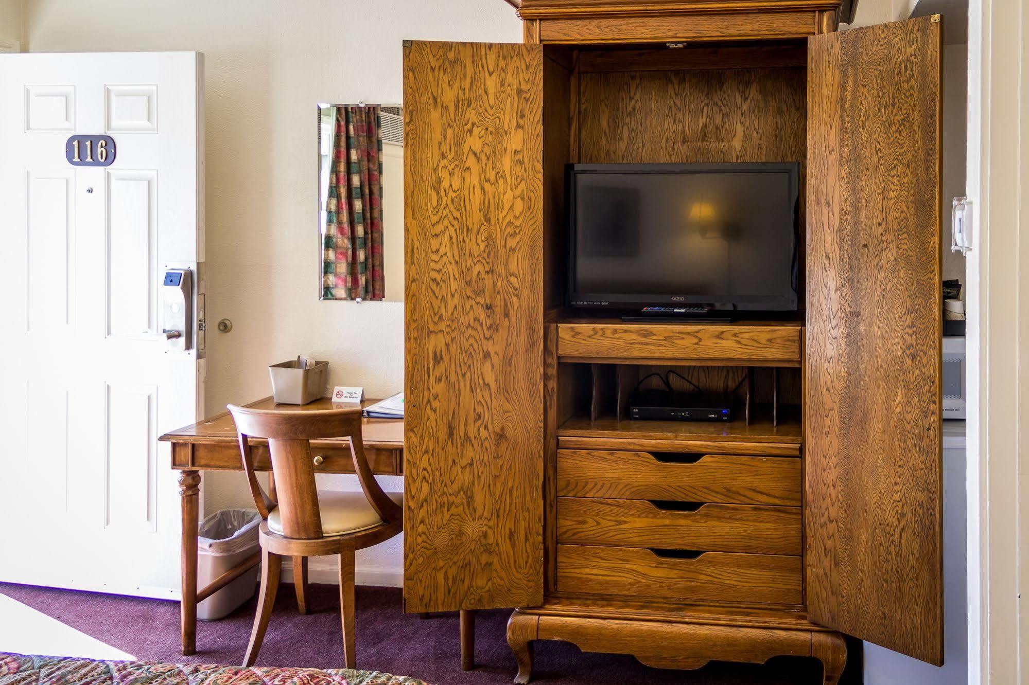Charm Motel & Suites Burney Zewnętrze zdjęcie