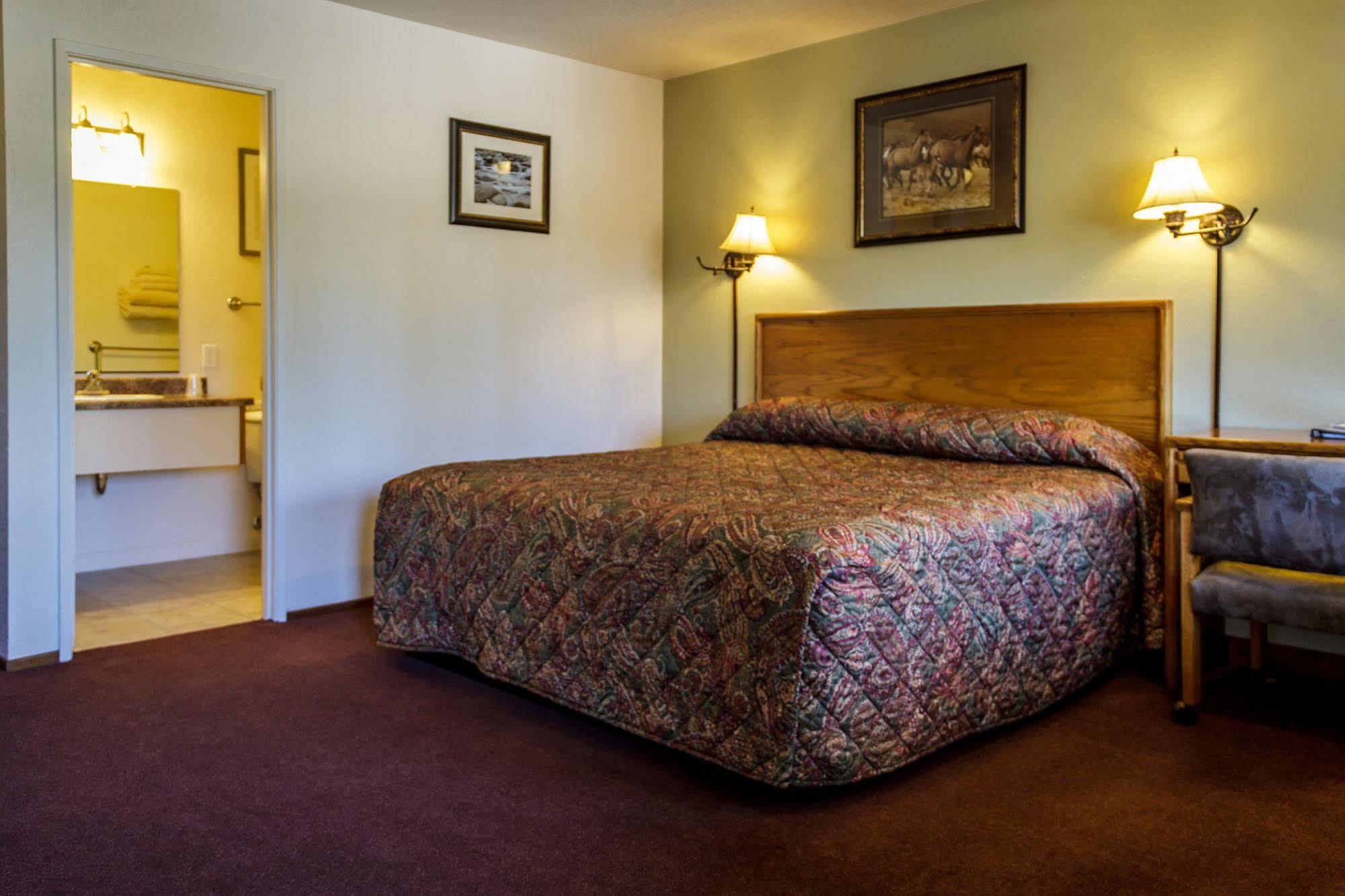 Charm Motel & Suites Burney Zewnętrze zdjęcie