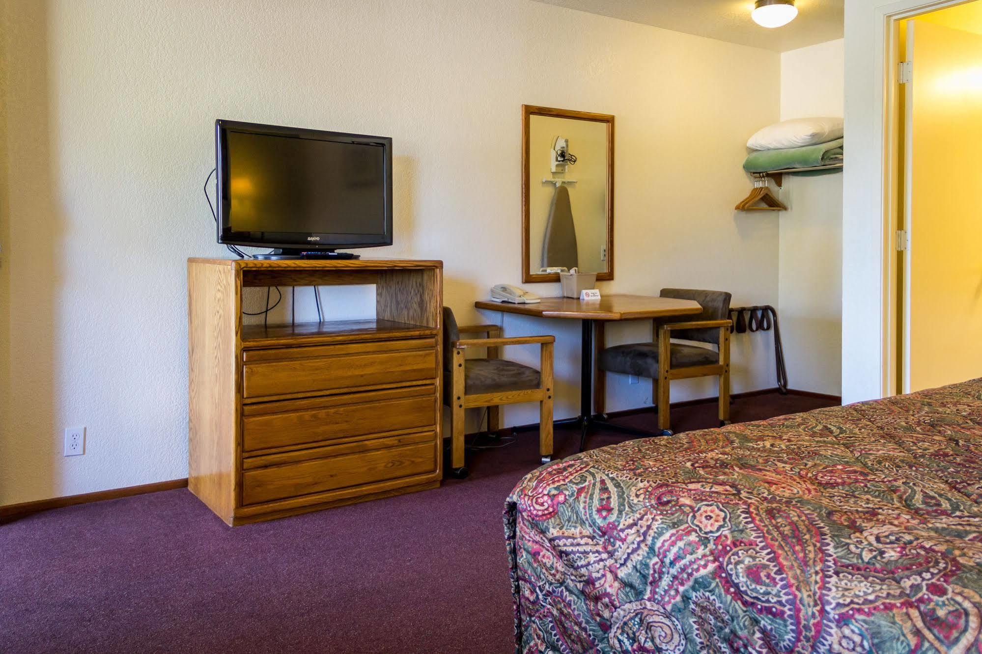 Charm Motel & Suites Burney Zewnętrze zdjęcie